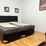 Lovely 2Br Apt Near Danube River