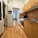 Lovely 2Br Apt Near Danube River